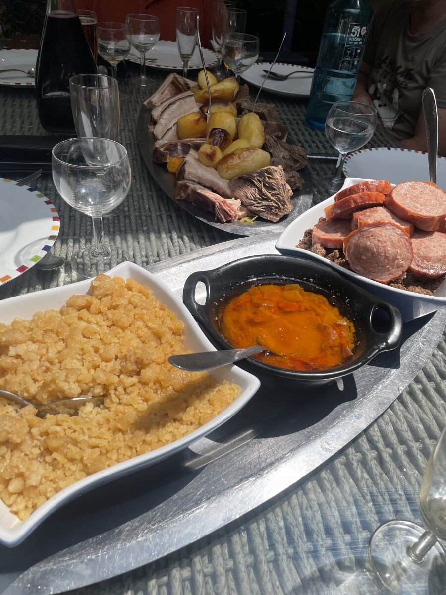 Le Kig ha Farz partagé au restaurant Le Youdig