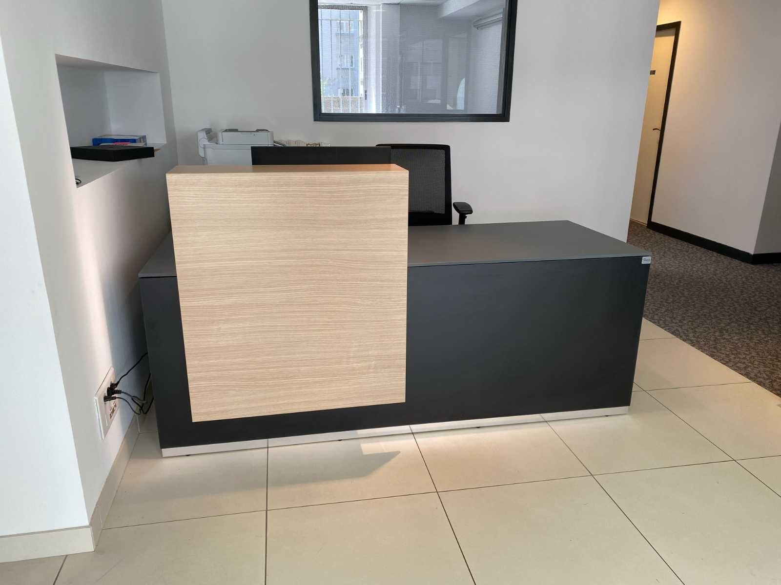 Banque d'accueil sur mesure