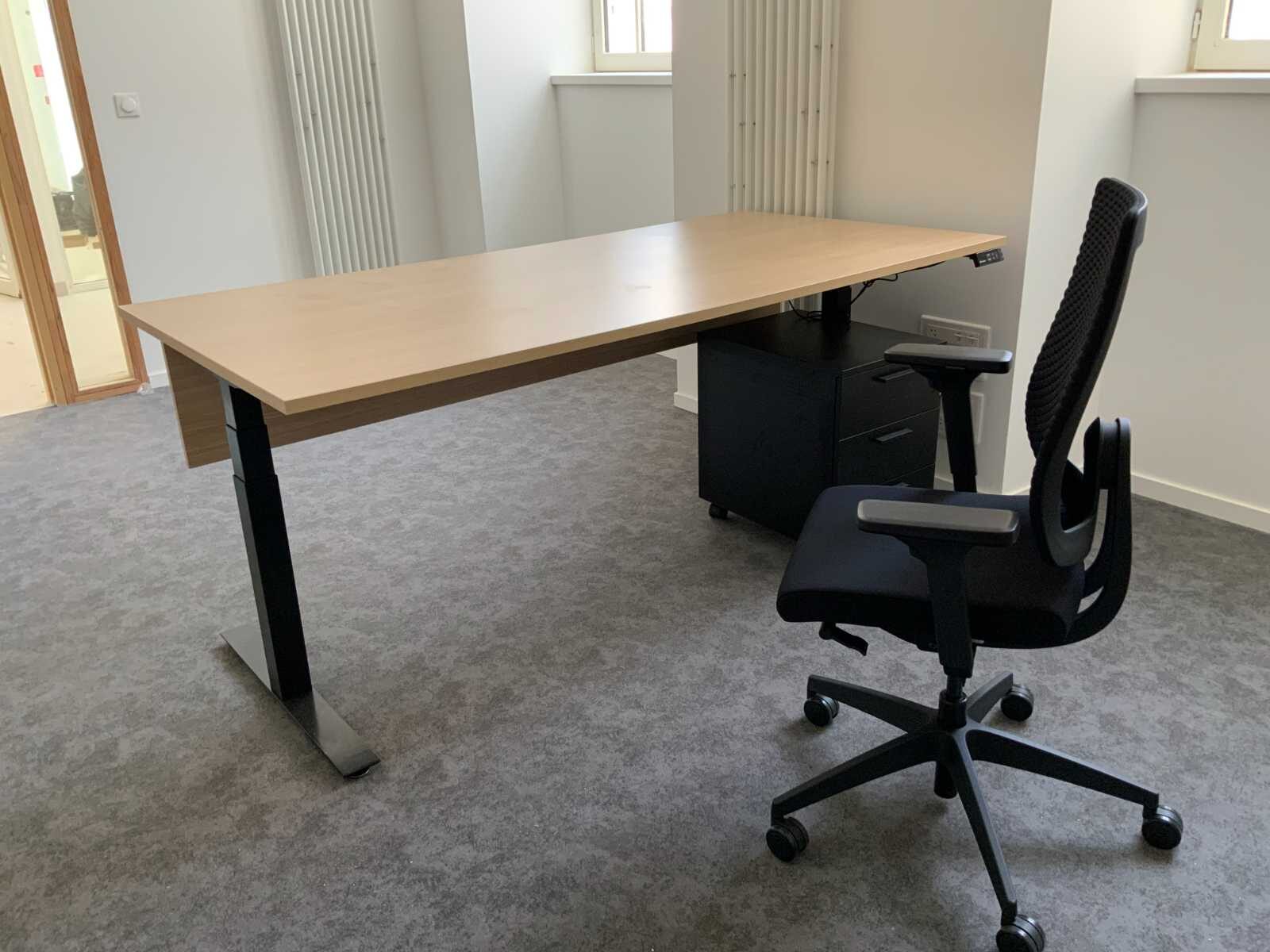 Bureau de direction et bibliothèque