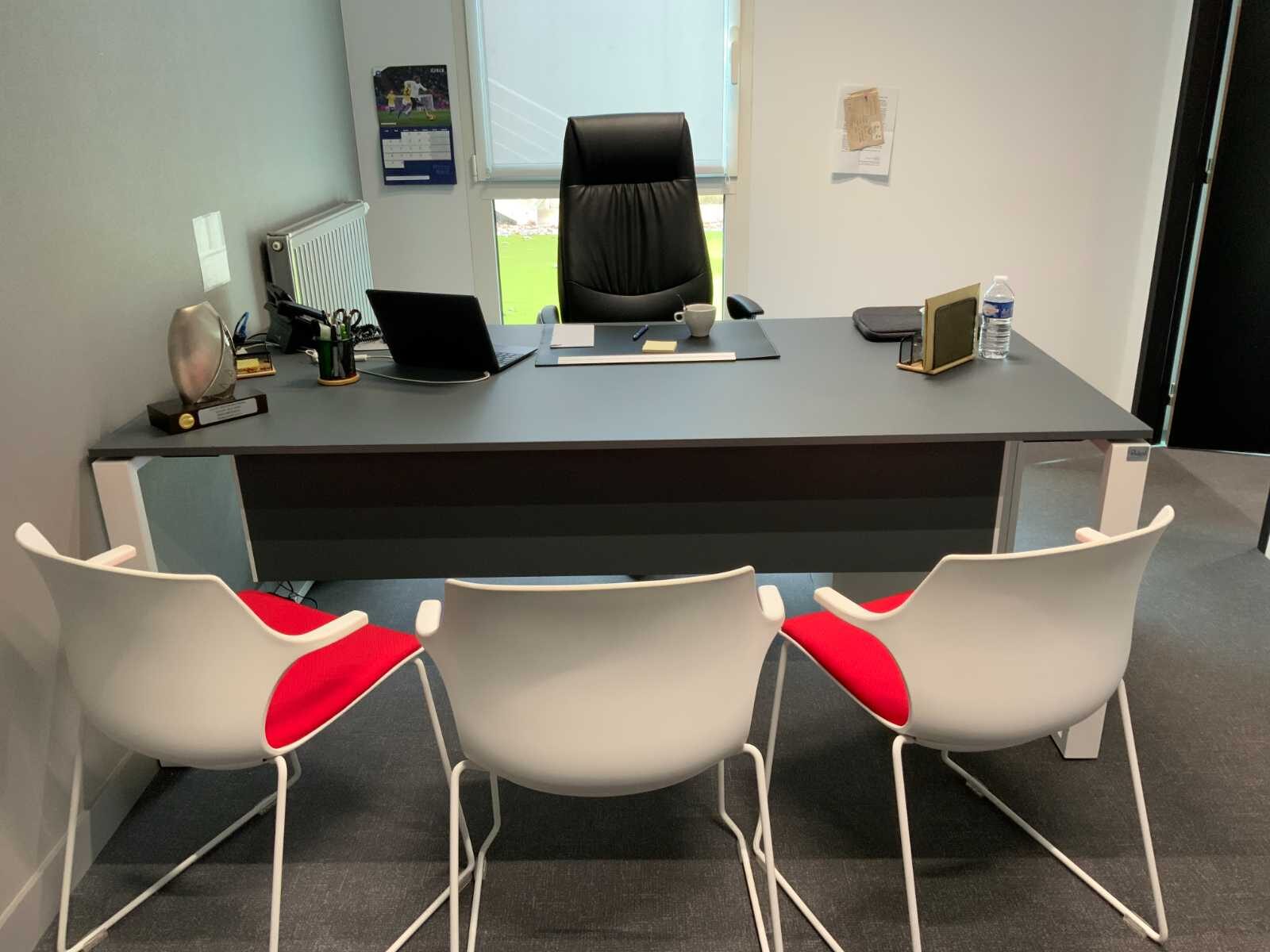 Aménagement des bureaux d'une concession automobile à Brest