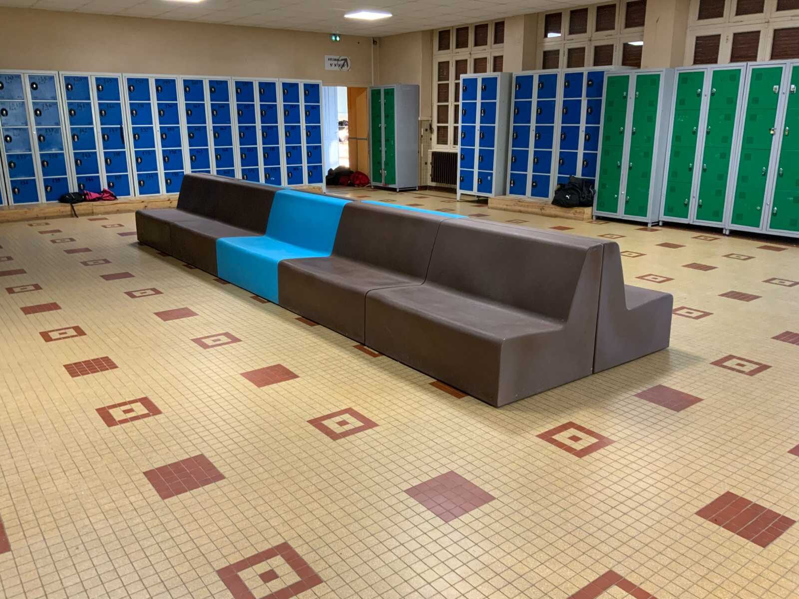 Espace consigne et banquette pour un lycée à Locminé