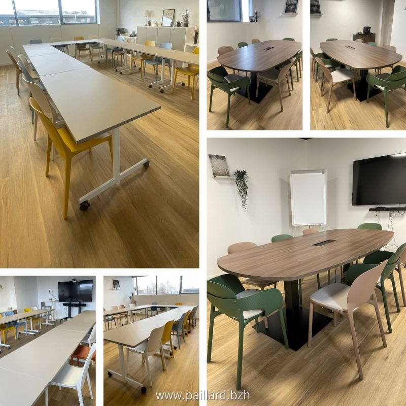 Grande salle de coworking modulable