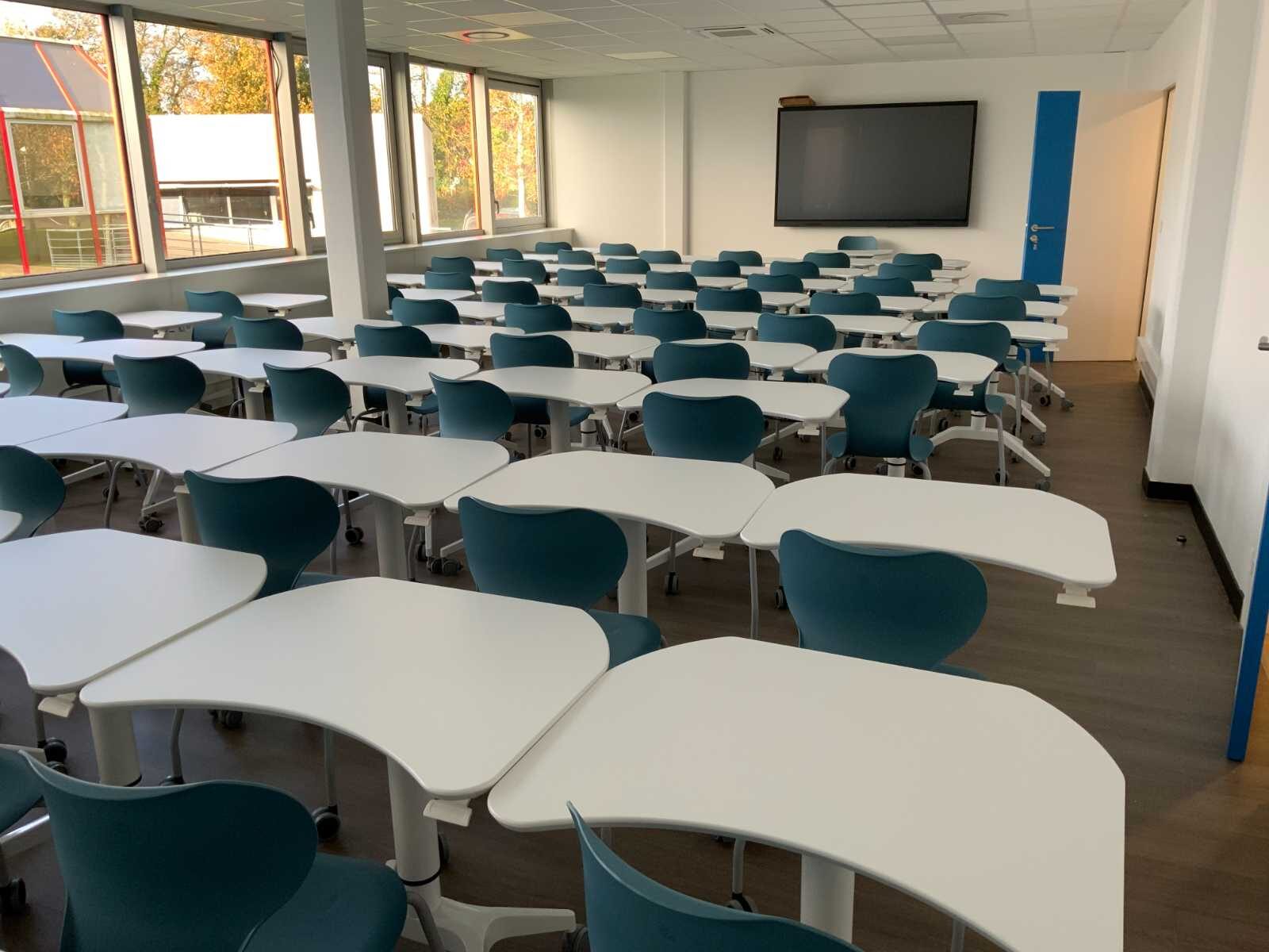 Salles de classe modulables et informatique pour un lycée à Brest