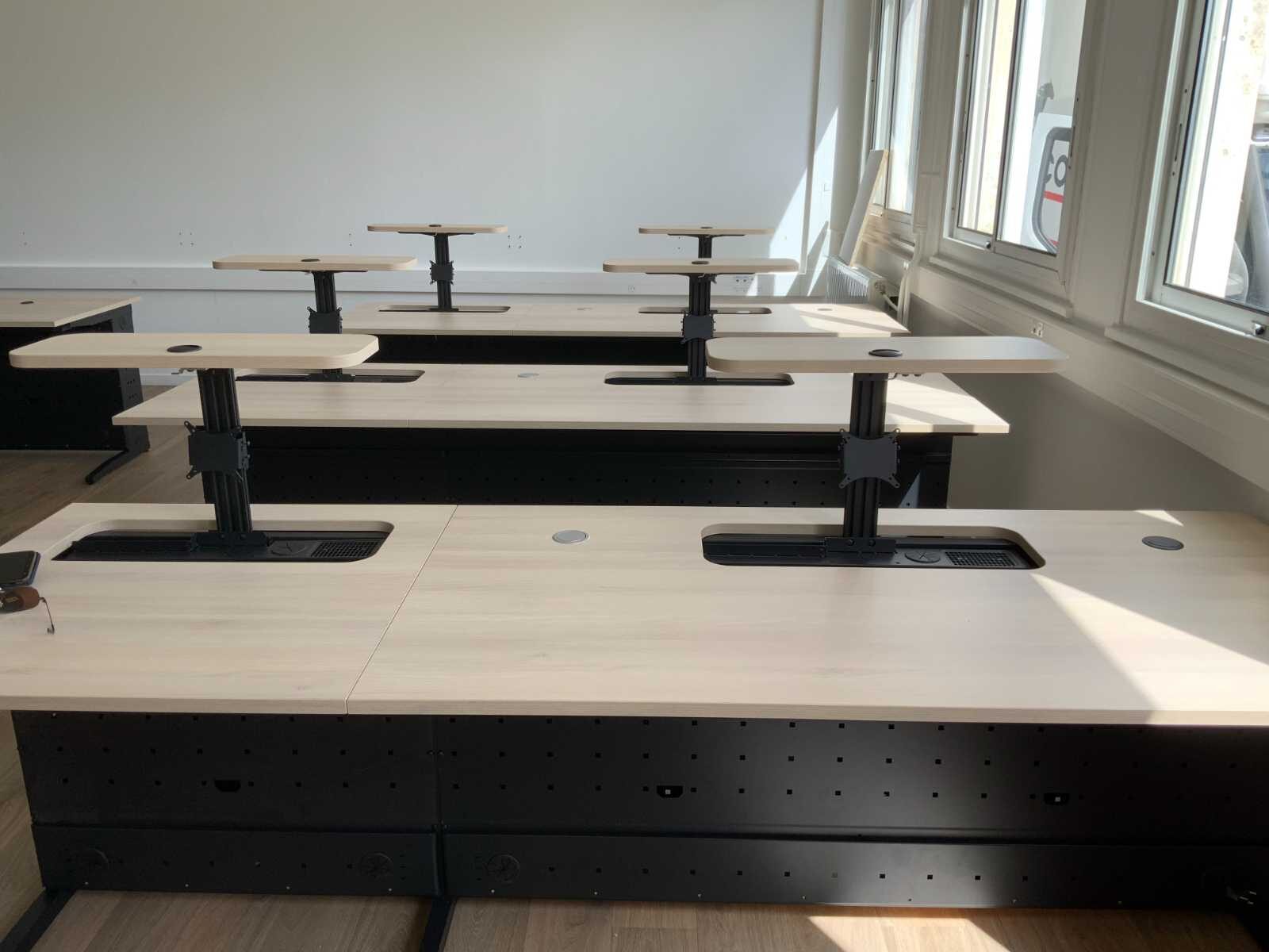 Salle informatique à écrans escamotables au lycée de Lannion — vue 5