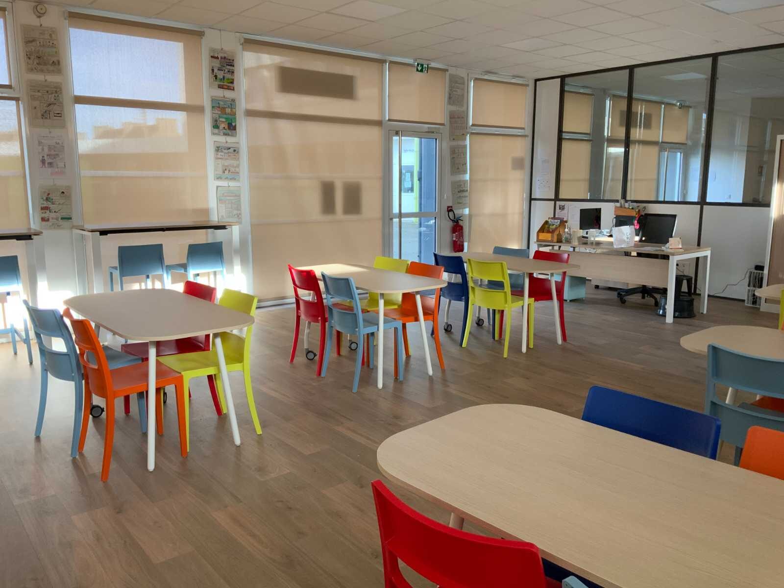 Salle informatique à écrans escamotables au lycée de Lannion — vue 7