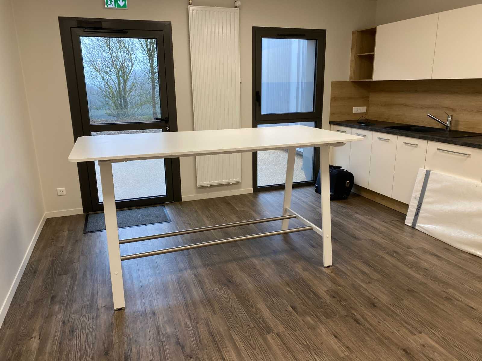 Salle de pause et coin cuisine d'un artisan à Lothey