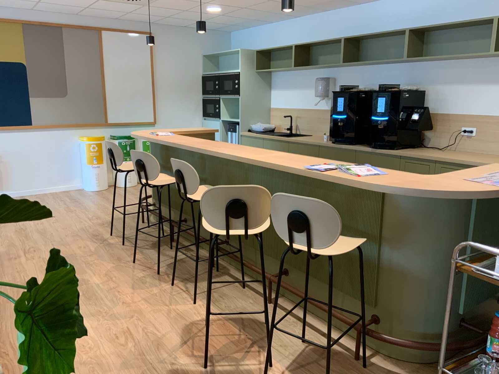 Espace détente et cafétéria d'une banque au Relecq-Kerhuon — vue 5