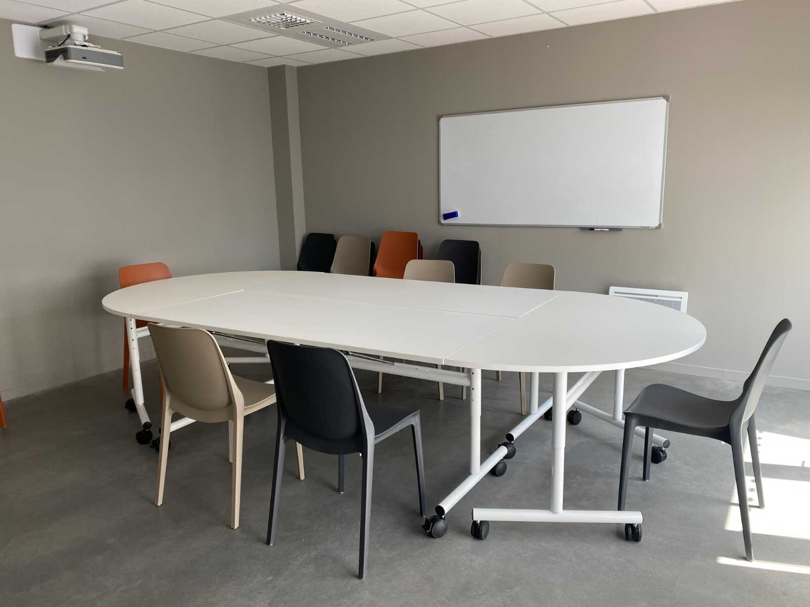 Salle de réunion modulable pour un artisan à Saint-Brieuc