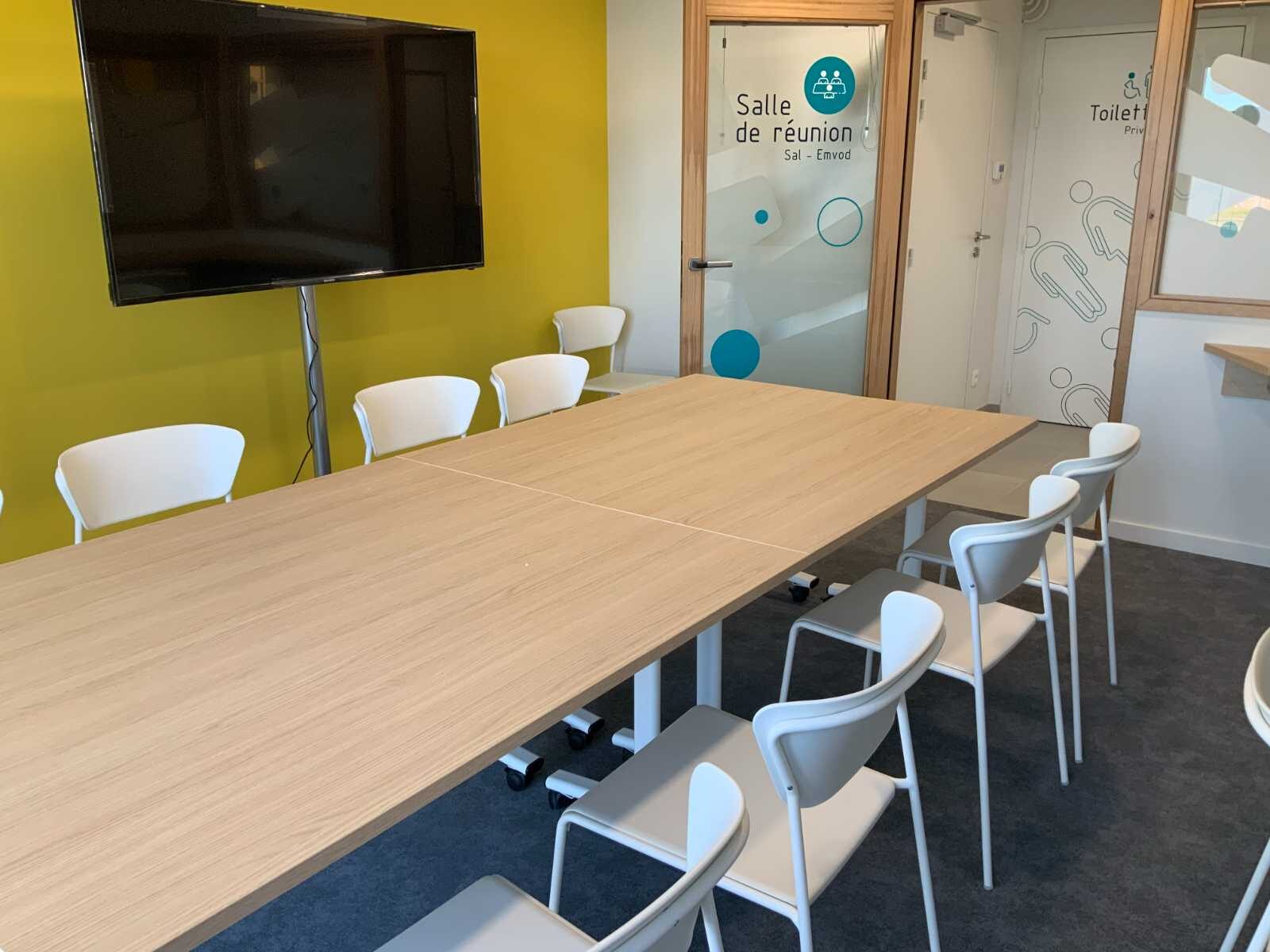 Salle de réunion lumineuse pour une entreprise de services à Landéda