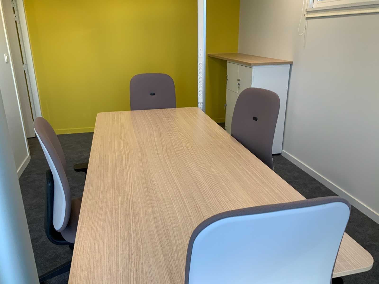 Salle de réunion lumineuse pour une entreprise de services à Landéda — vue 4
