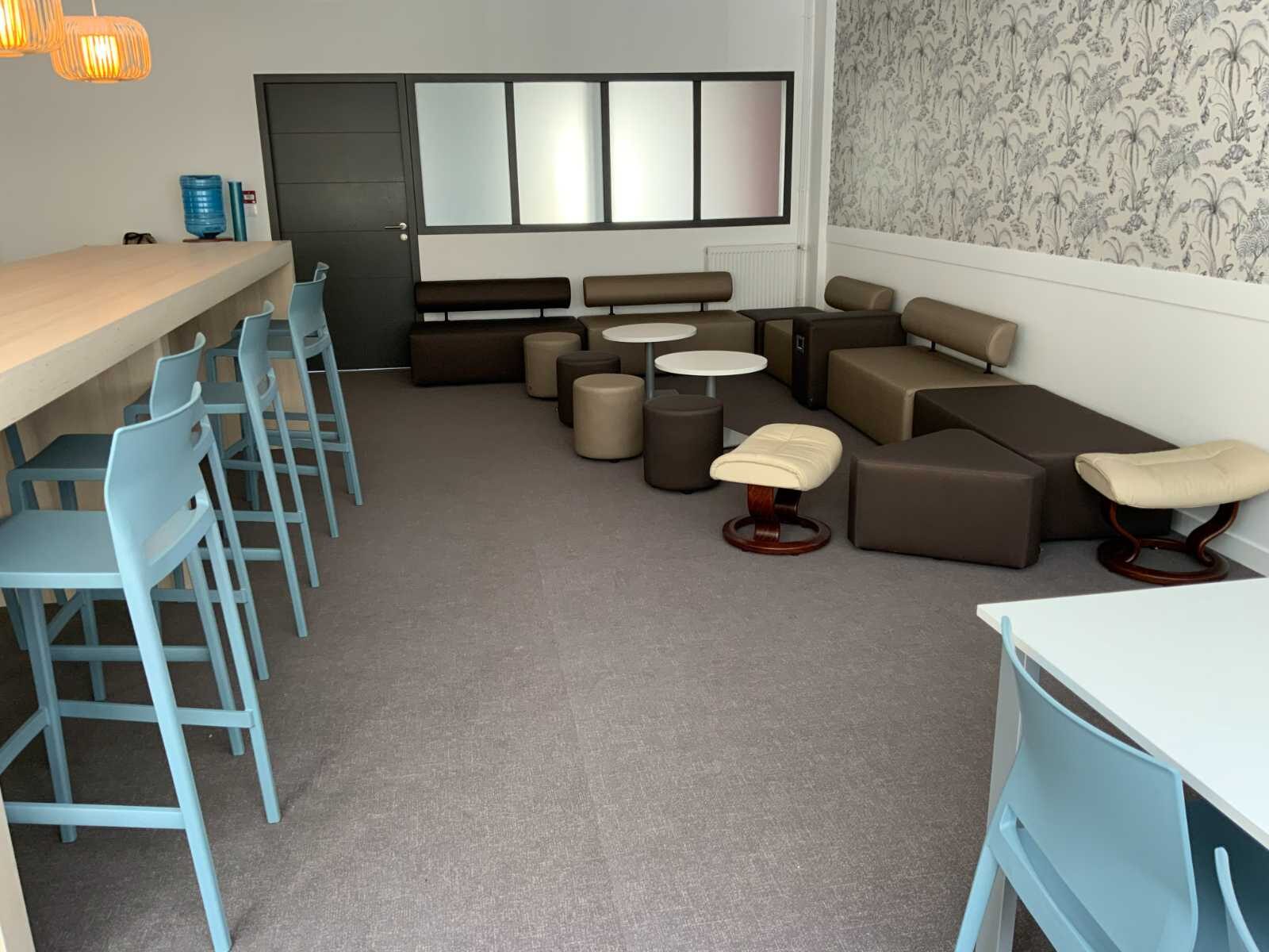 Salle des professeurs d'un collège à Lorient