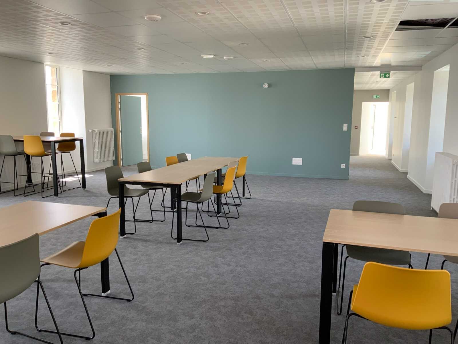 Salle des professeurs d'un collège-lycée à Saint-Pol-de-Léon