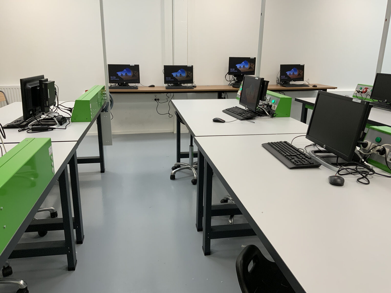 Salle informatique d'un collège-lycée à Brest — vue 4
