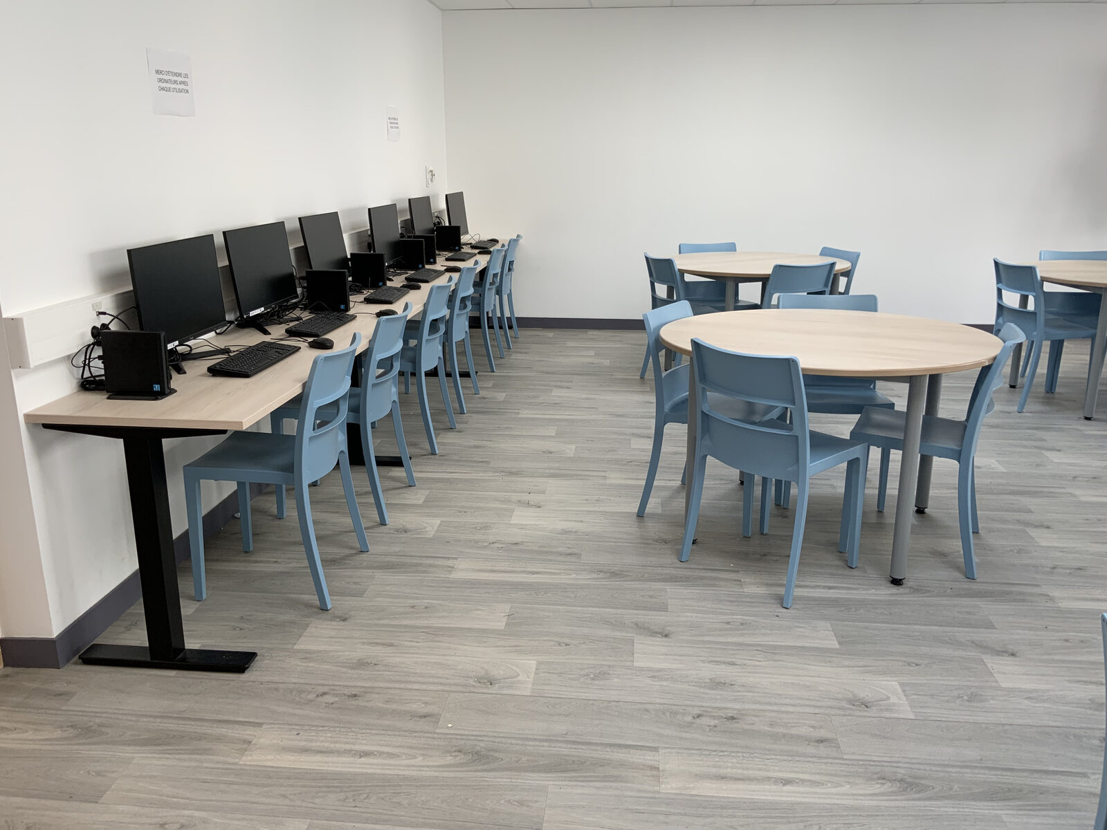 Salle informatique et espace de travail au collège-lycée de Lesneven — vue 5