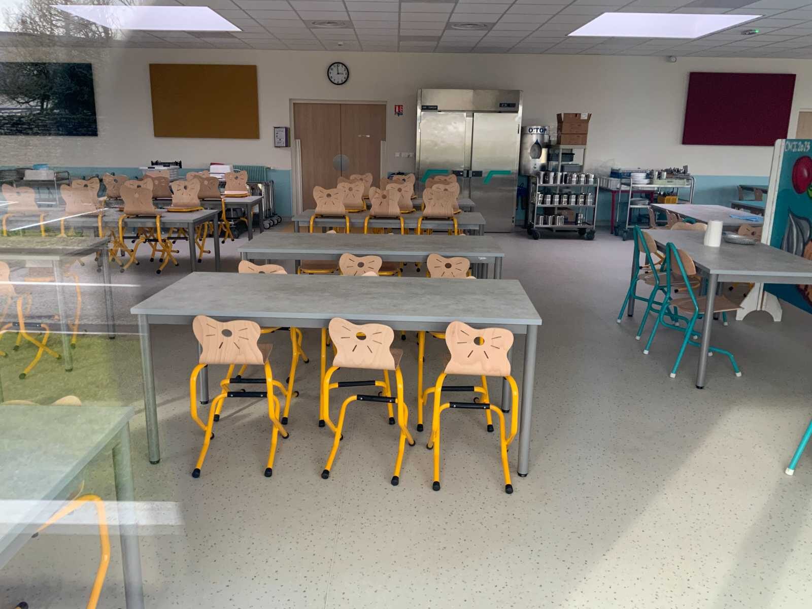 Self coloré de l'école primaire de Plomeur
