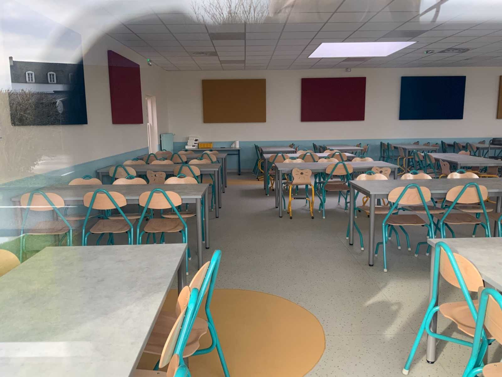 Self coloré de l'école primaire de Plomeur — vue 4