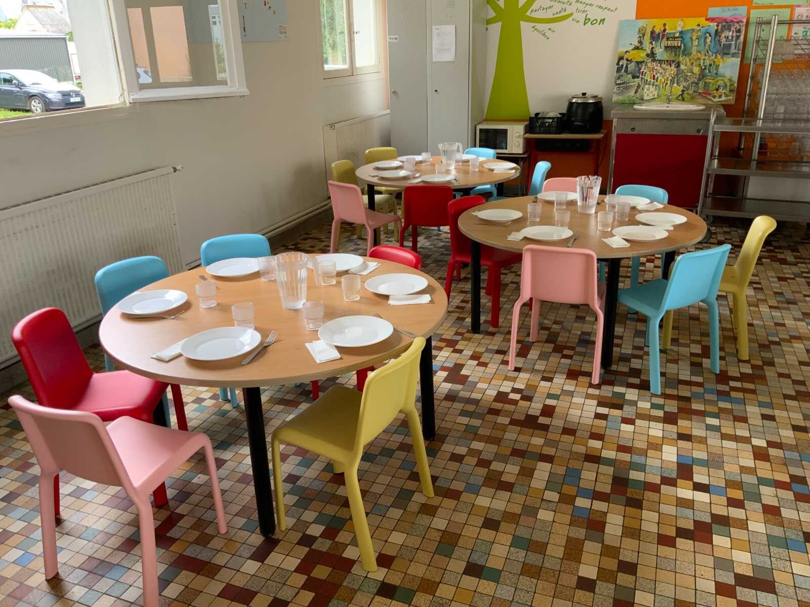 Self haut en couleur de l'école primaire de Saint-Brieuc — vue 4