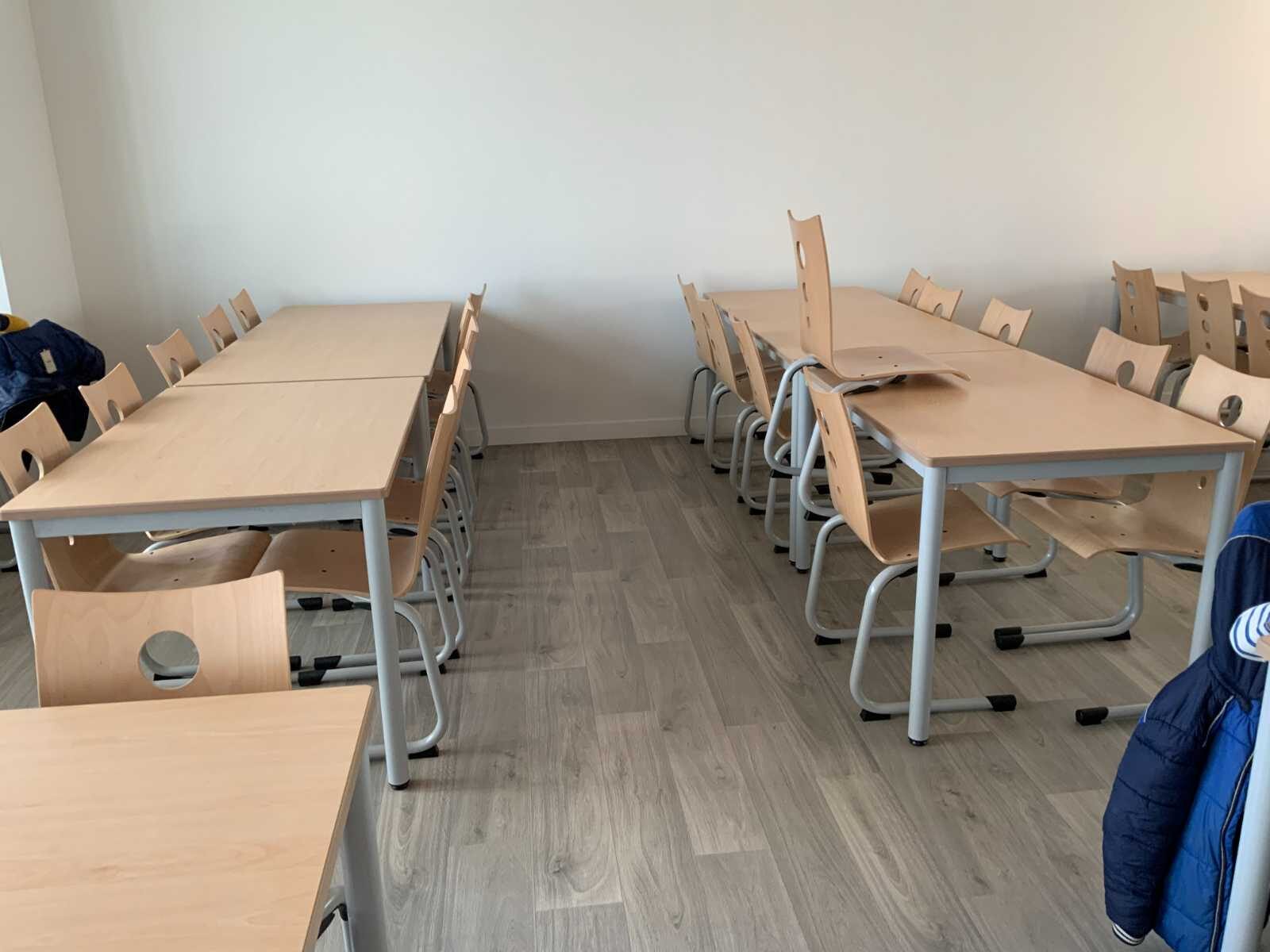 Chaises contreplaqué au dossier ajouré