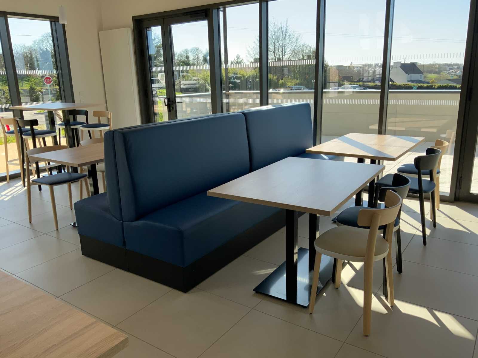 Chaises bistrot et tabourets bois