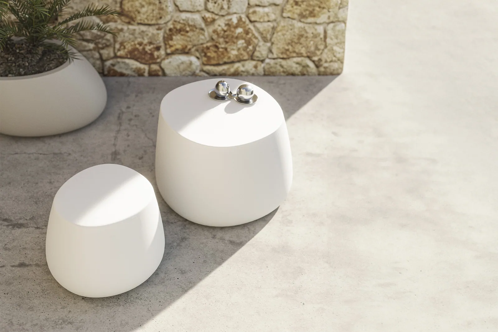 Stone table 69x63x50, vue 2